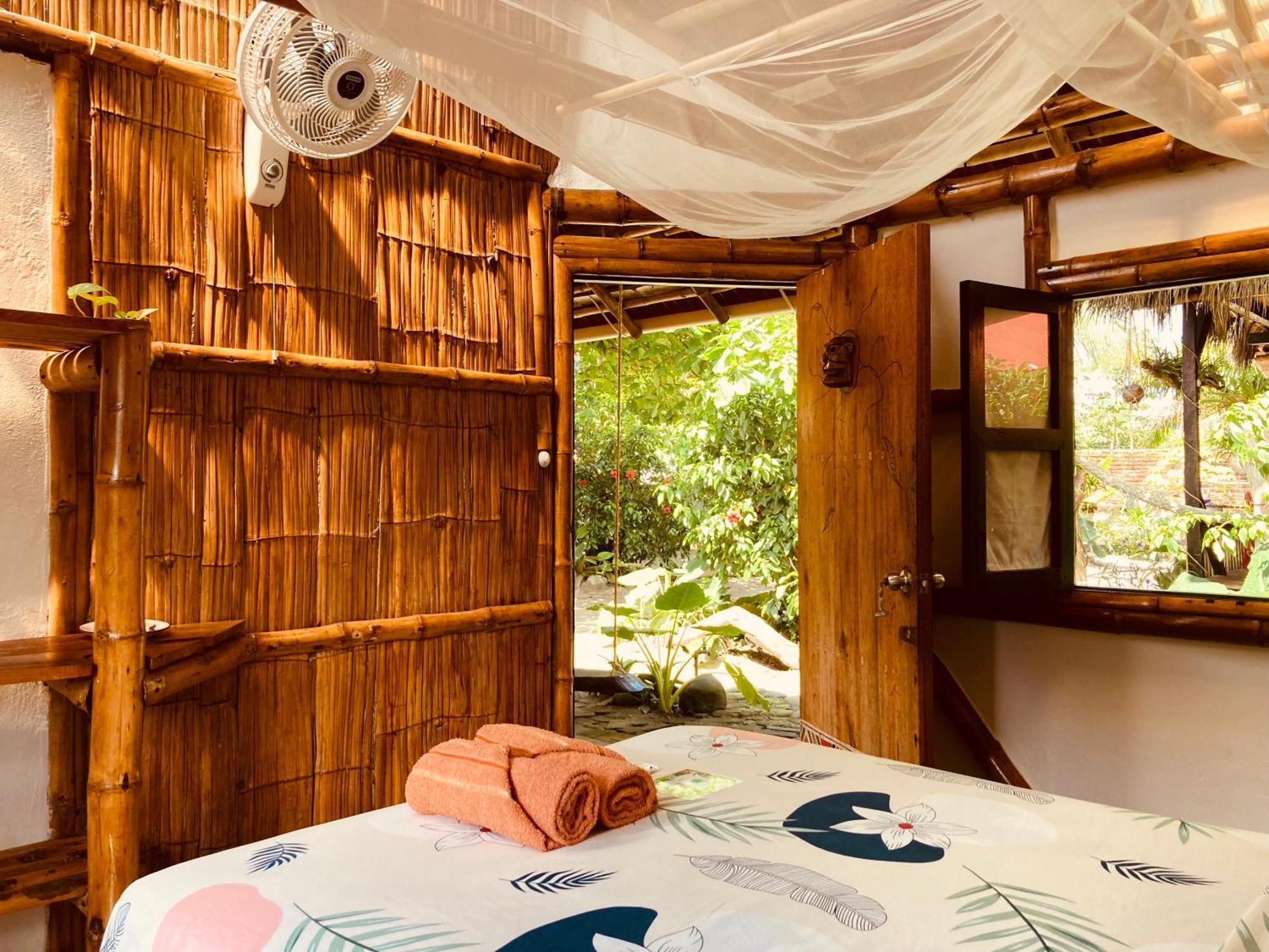 Hotel La Caleta à Mompiche Extérieur photo